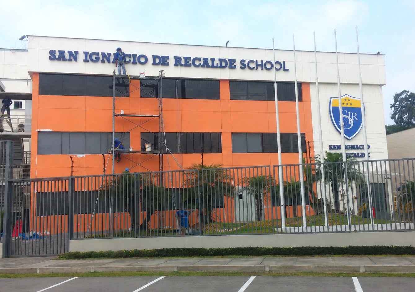 Frente exterior del colegio San Ignacio de Recalde